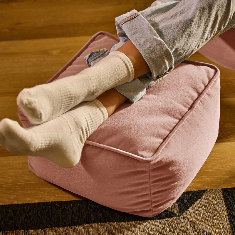 Repose-pieds Amara carré en velours, rose