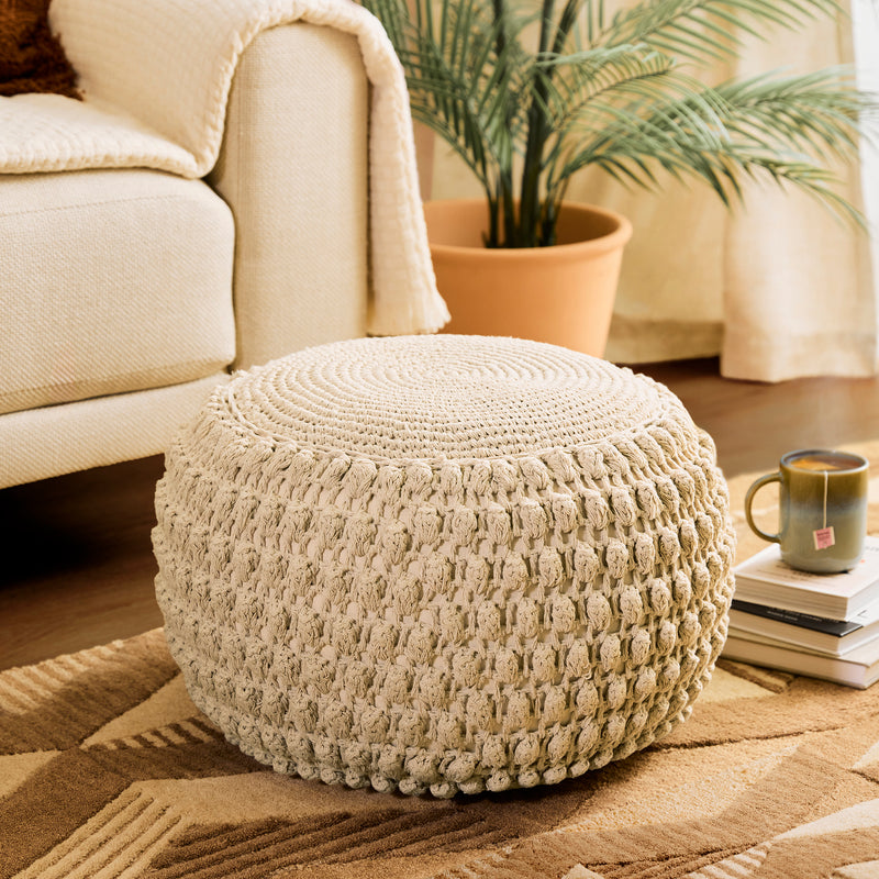 Pouf rond crocheté à pompons Riva - Naturel